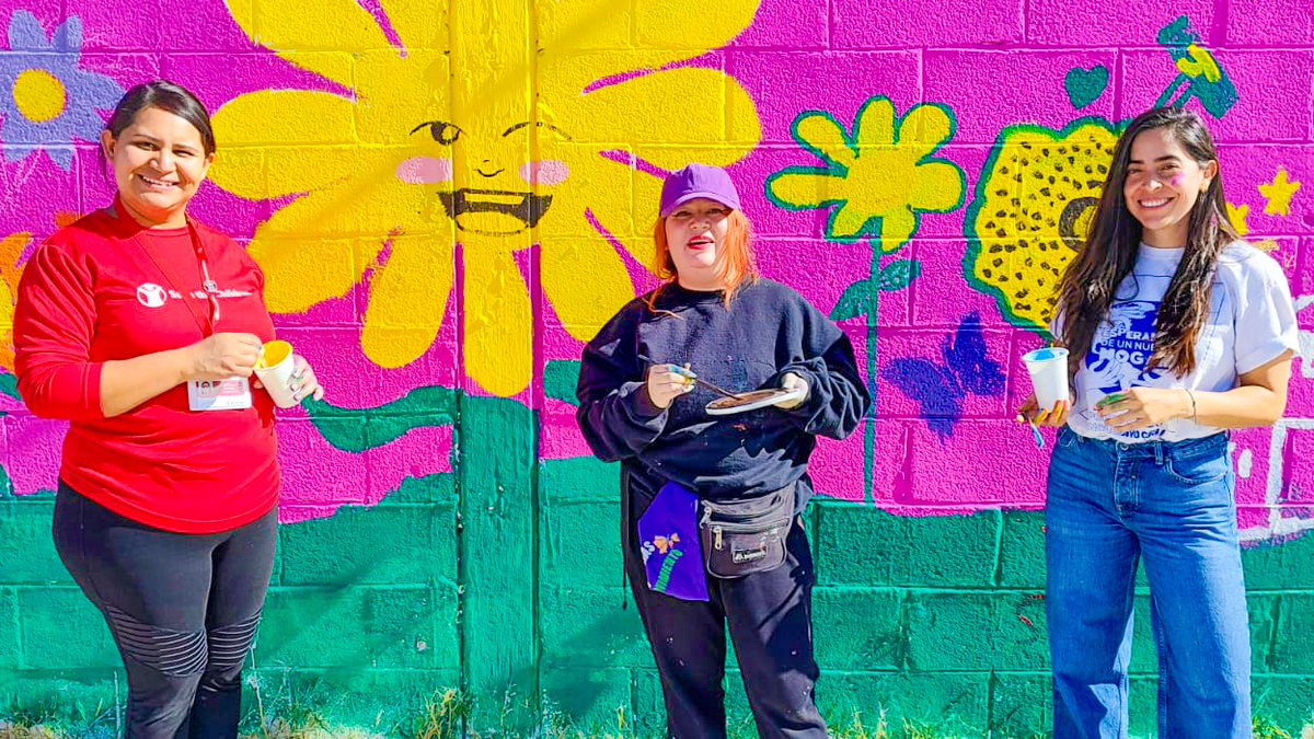 🎨 En el centro Kolping, colegas de ACNUR, <a href="/DhiaAc/">Dhiaà Chikhaoui</a> y <a href="/SaveChildrenMx/">SavetheChildrenMx</a> unimos talentos para crear un mural que alza la voz contra la violencia de género. 💜

En <a href="/casa_juvenil/">CASA Promoción Juvenil A.C.</a> los muros hablan por quienes merecen vivir sin miedo. 

#16Días 🧡