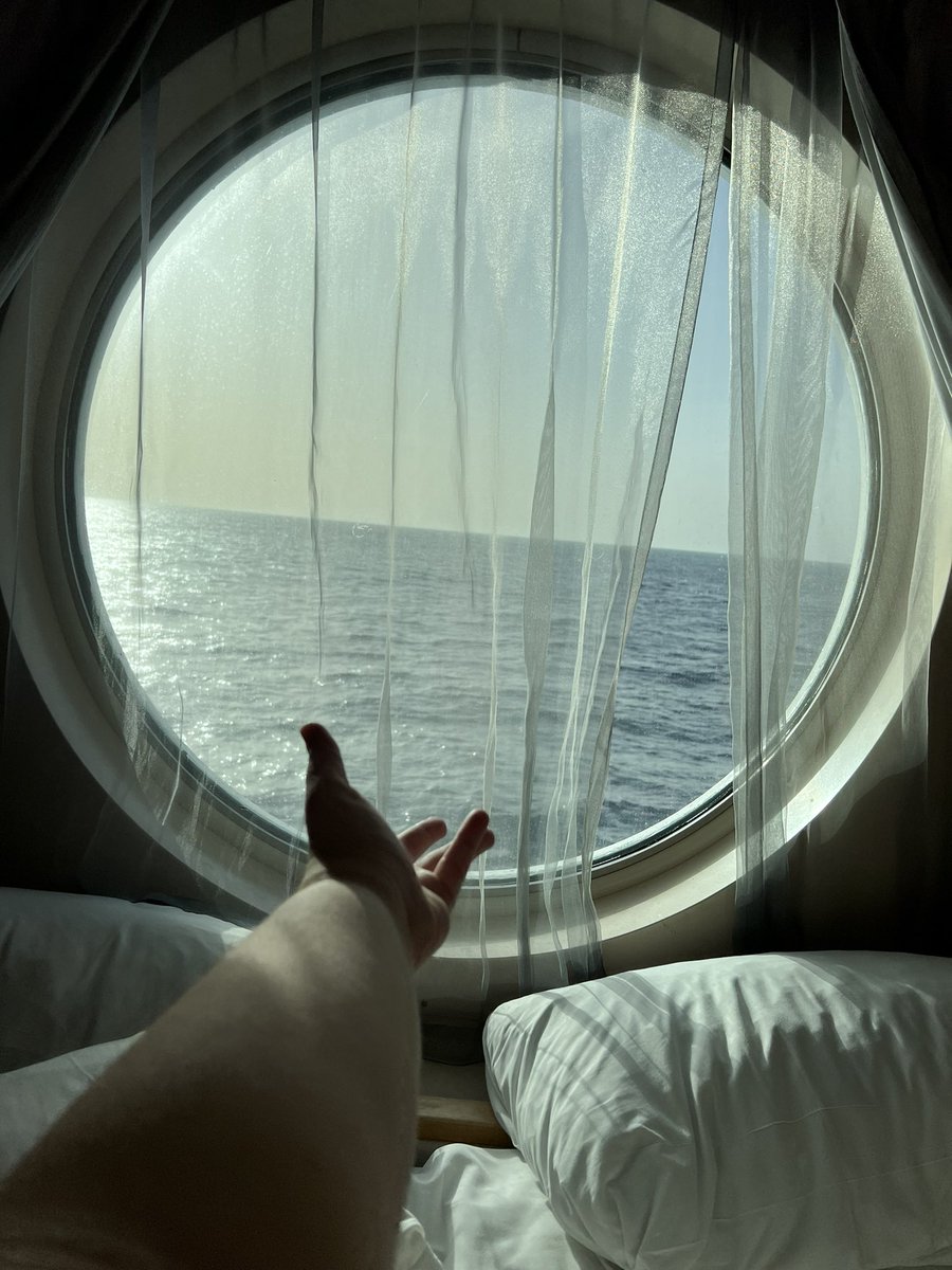 StarsToRome's tweet photo. Mentally I am at Leanna Firestone’s concerts for the next few days. Physically I am in the middle of the Atlantic Ocean https://t.co/cI6yXLQZXy
