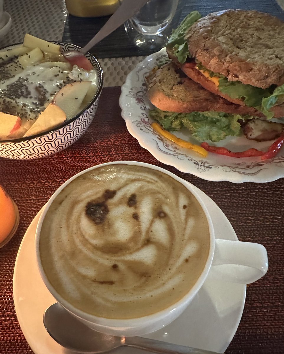 HiCoff33's tweet photo. محبت اور کافی ایک ایسا نشہ ہیں جو تمام عمر انسان کو مد ہوش رکھتا ہے❣️
#lightdinner https://t.co/rrYZqxCfdc