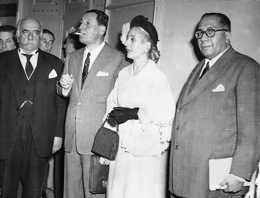 PyVmardelplata's tweet photo. Hoy es el día del médico y no podemos evitar homenajear al doctor Ramón Carrillo: primer ministro de salud, en el gobierno del general Perón. En su gestión se construyeron hospitales, centros sanitarios, hogares escuelas, hogares para ancianos e institutos formación en enfermería https://t.co/dw7Ew05bLg