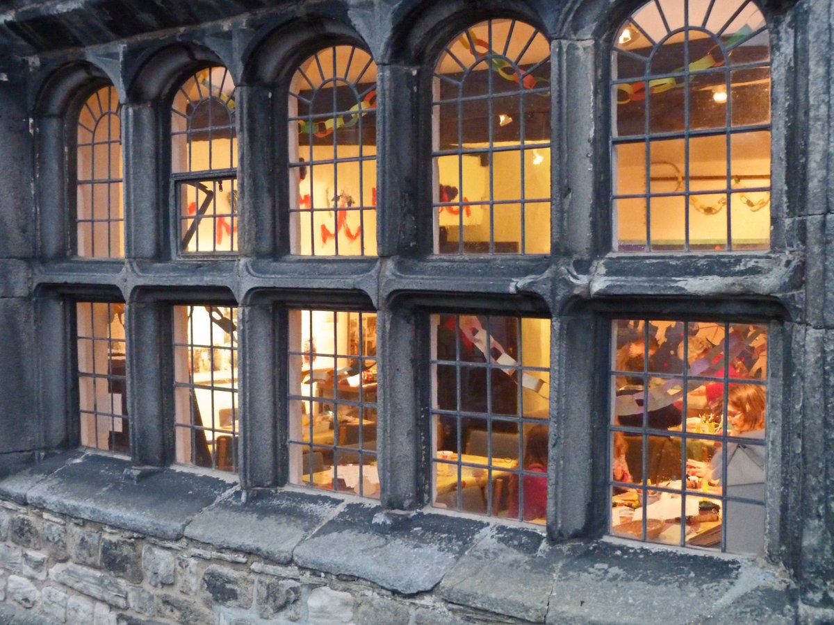 Get into the festive spirit this Saturday with a beautiful evening of poetry and song exploring hope, peace, joy and love with Sue Vickerman and Bradford Women Singers in The Folly, all decorated for Christmas.

Doors 6.30pm, 7pm start. Tickets £10/ £8
thefolly.org.uk/event/adventus…