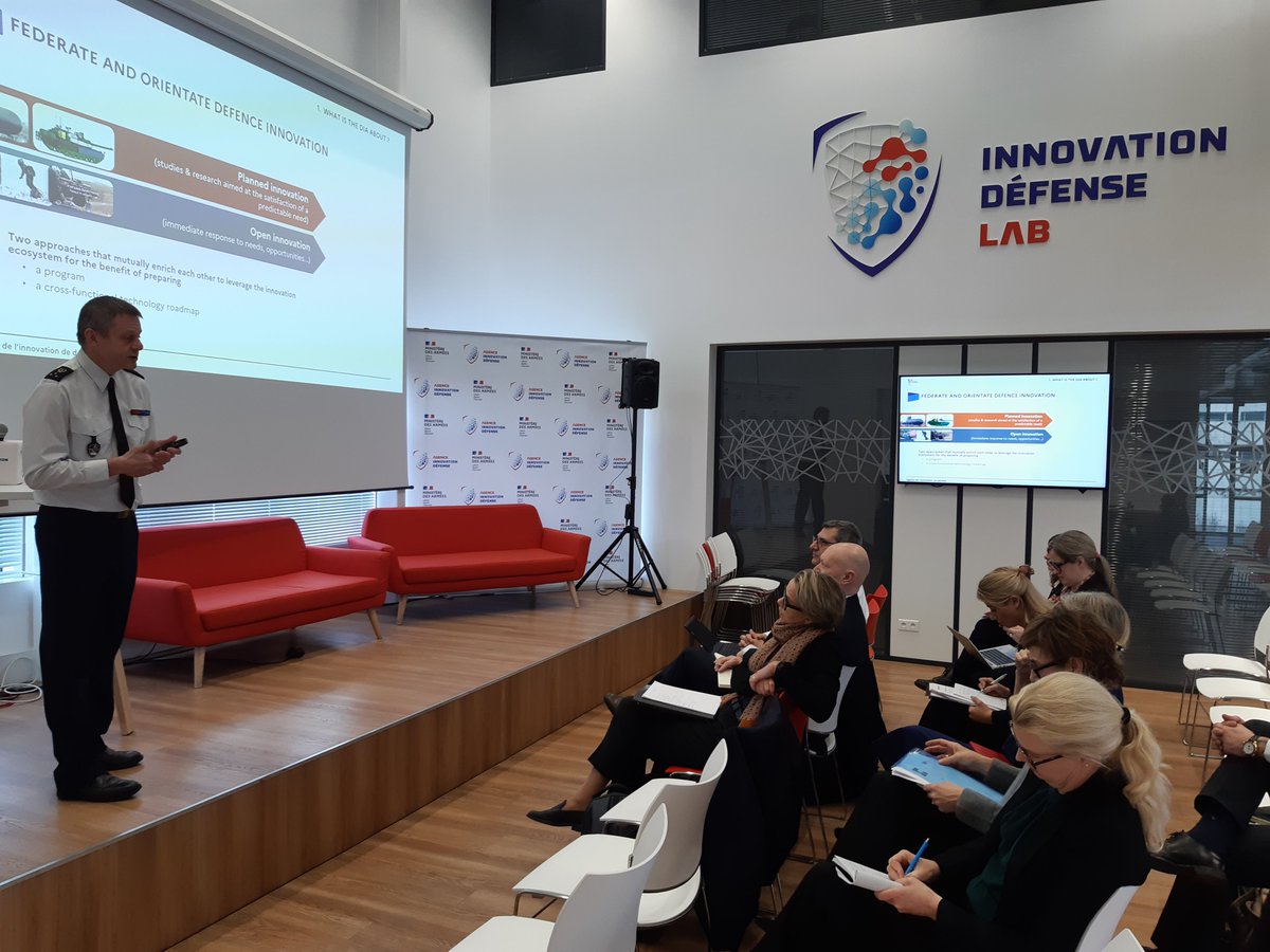 #CoopérationInternationale 🇫🇷🤝🇸🇪

L'Agence a reçu la visite du FMV, agence d’acquisition suédoise (Eva HAGWALL-directrice adjointe), du <a href="/FOIresearch/">FOI</a> (<a href="/JensGMattsson/">Jens Mattsson</a>-directeur) et des forces armées suédoises, afin de renforcer la coopération  bilatérale de défense dans le domaine