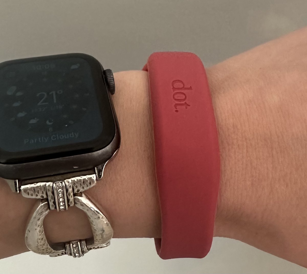 Networking Tip 👏Getting ready 4 an in person networking event? I use my <a href="/DotCardsUSA/">Dot Cards</a>  business info bracelet 2 connect &amp; share my info &amp; save new contacts' info w/ their📲 phone! Its simple, easy, &amp; fun 2 have people scan my bracelet &amp; save my info in seconds!