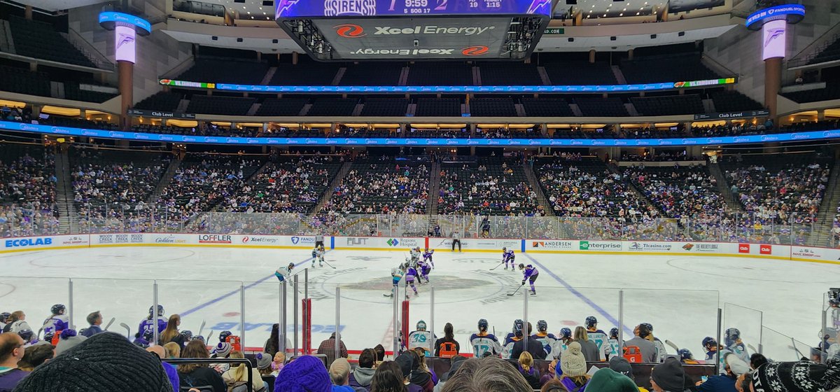 MoronicaSlp's tweet photo. I'm late in posting about this, but I had a wonderful time singing for the Frost home opener! The banner ceremony was so special, and seeing the X full of purple (my favorite color) made my heart glad. The Frost may have lost, but it was a great game to watch. GO FROST!! 💜 https://t.co/4omlhkVrxC