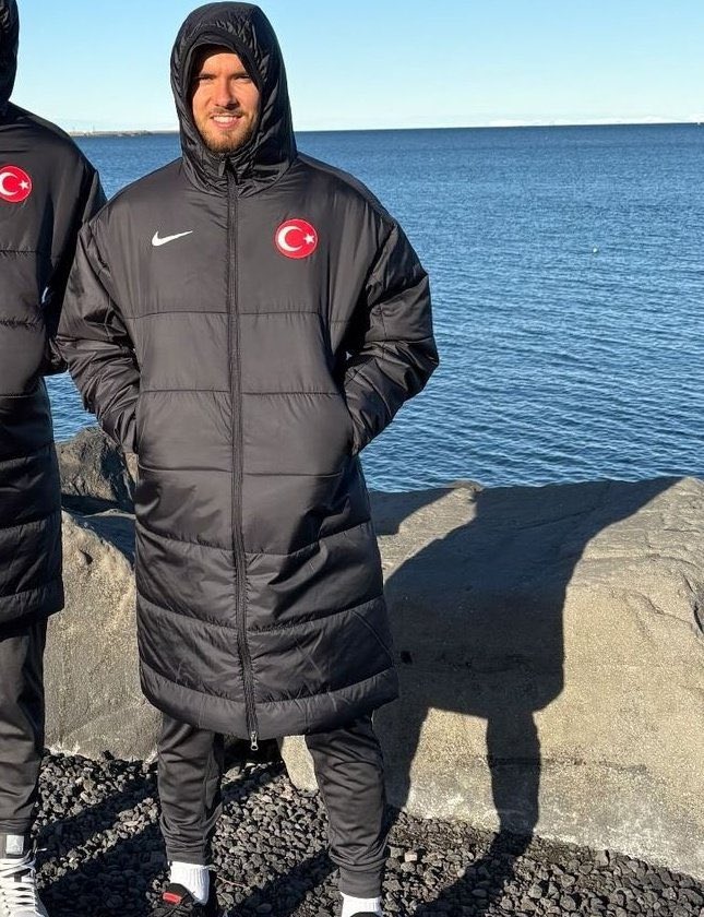 Bu soğukta mini etek kombini yapan kızların yanında benim kombin