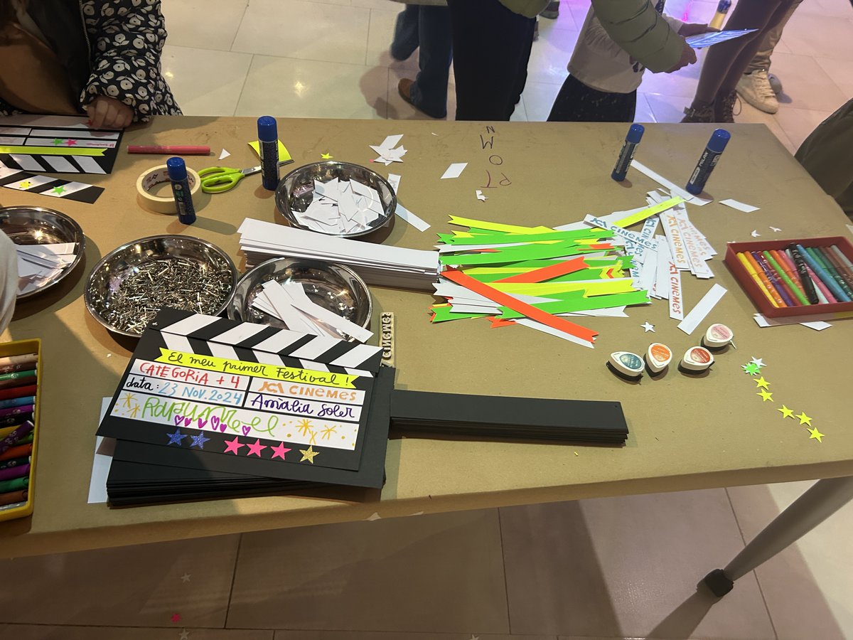 🚌 #ElMeuPrimerFestival2024 no s'acaba a Barcelona! 

Les pel·lícules i activitats circulen per tot el territori per fer les delícies de petits i grans d'arreu!

🍿 Avui us ensenyem un tastet del que va passar a Valls i Alpicat. Fantàstic, oi?