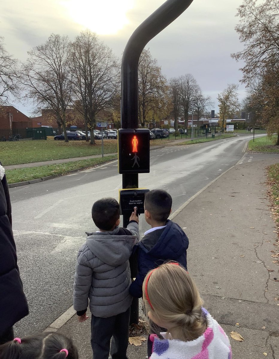 EyfsSpringfield's tweet image. Our topic this term has been βCelebrationsβ! EYFS had a brilliant time walking to the shops to buy ingredients for the birthday party of our class bears! The children made birthday cakes and had a party on Friday to celebrate π§Έπ