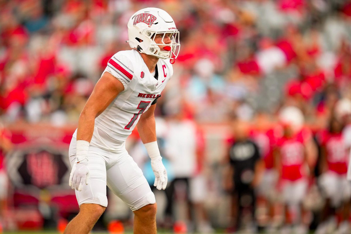 CollegeFBonX's tweet image. Like this tweet to vote for Jackson Woodard.

Voting ends 12/4 at 12pm ET.