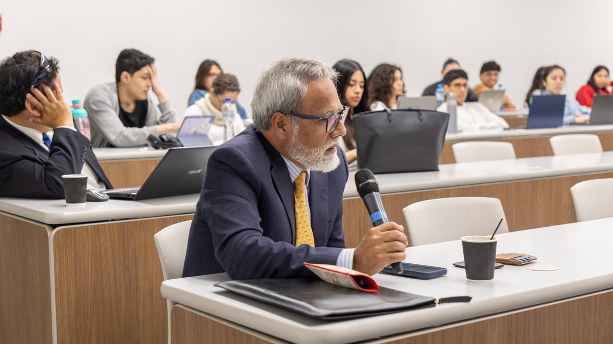 udelima's tweet photo. #ULEventos Nuestras relaciones internacionales continúan en expansión. 🌍
En el conversatorio “Relaciones internacionales del Perú: Relaciones comerciales entre Perú y Uruguay”, nuestros alumnos profundizaron en la relación bilateral entre Perú 🇵🇪 y Uruguay 🇺🇾, analizaron el rol de la academia en el fortalecimiento de estos lazos y participaron en actividades culturales.
Compartimos contigo algunas fotografías del evento. 🔝
#SomosUlima cuando trascendemos fronteras.