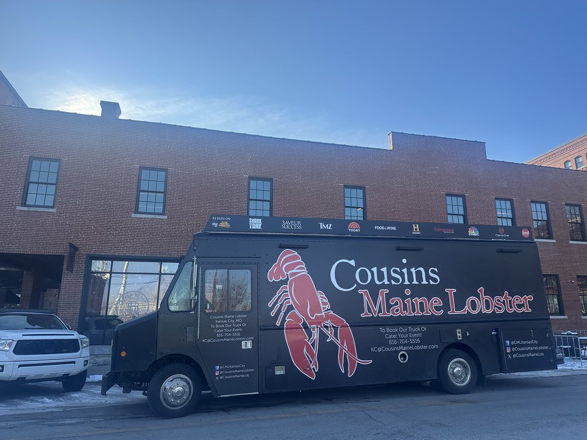 KCchristopher's tweet photo. Cousins Maine Lobster Food Truck is now at my Water Building thanks to @RiverBluffBrew 201 Main Street https://t.co/sG2rsAfoLz