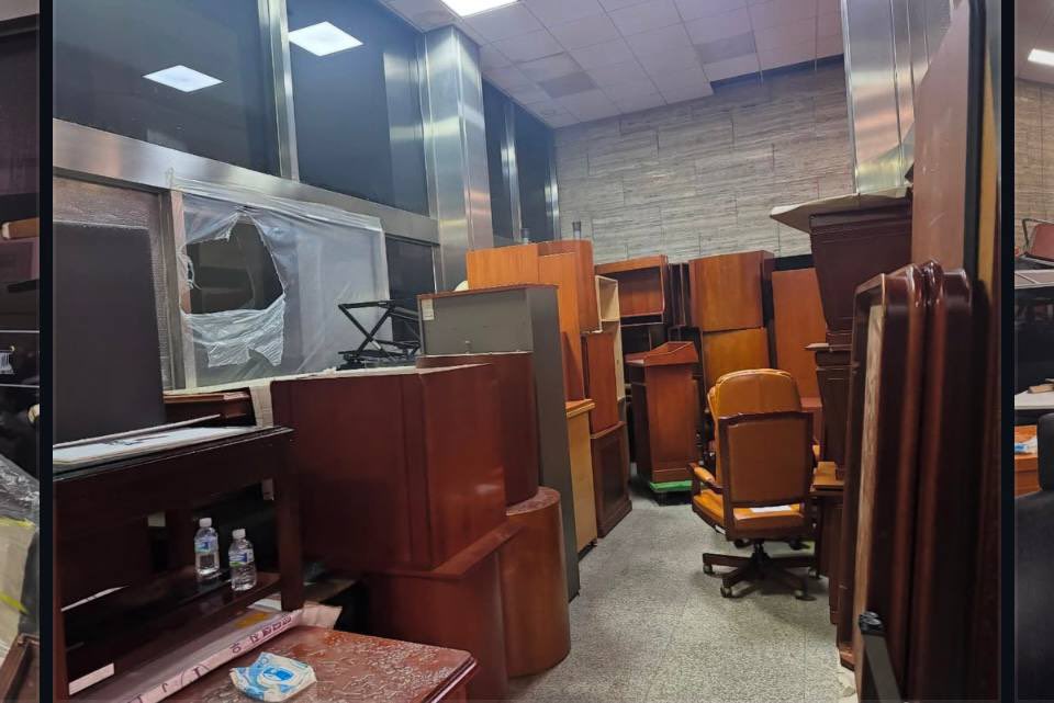 404Capella's tweet image. ㄹㅇ야무짐
보좌진들도 고생하셨습니다