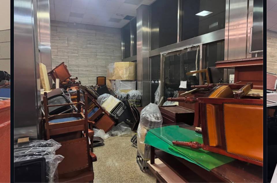 404Capella's tweet image. ㄹㅇ야무짐
보좌진들도 고생하셨습니다