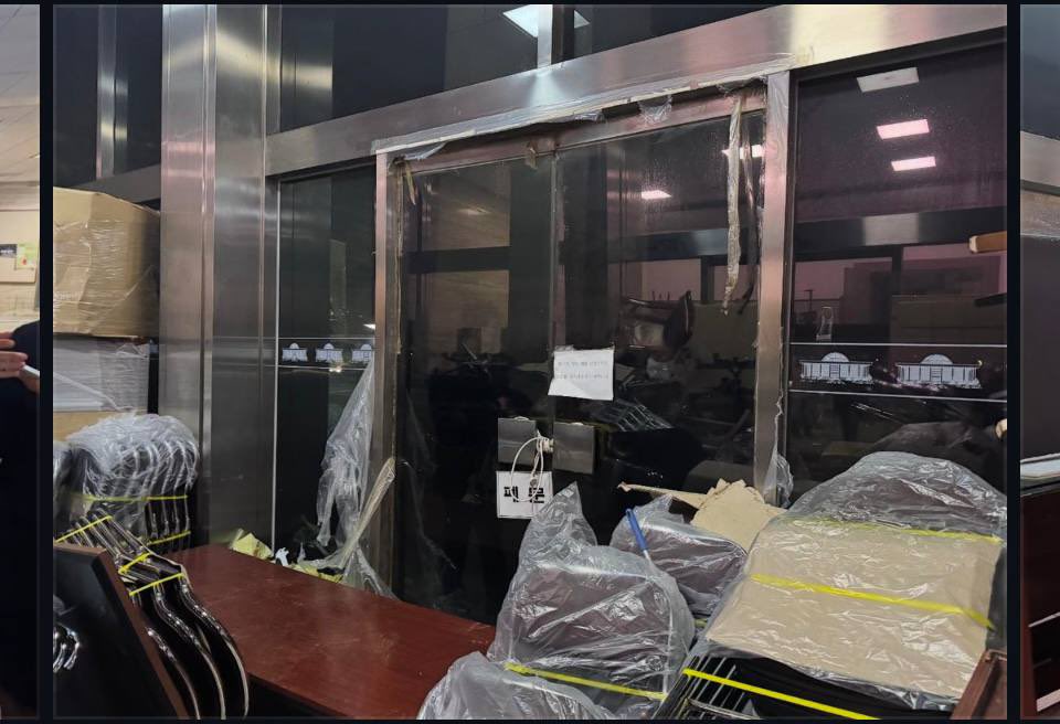 404Capella's tweet image. ㄹㅇ야무짐
보좌진들도 고생하셨습니다