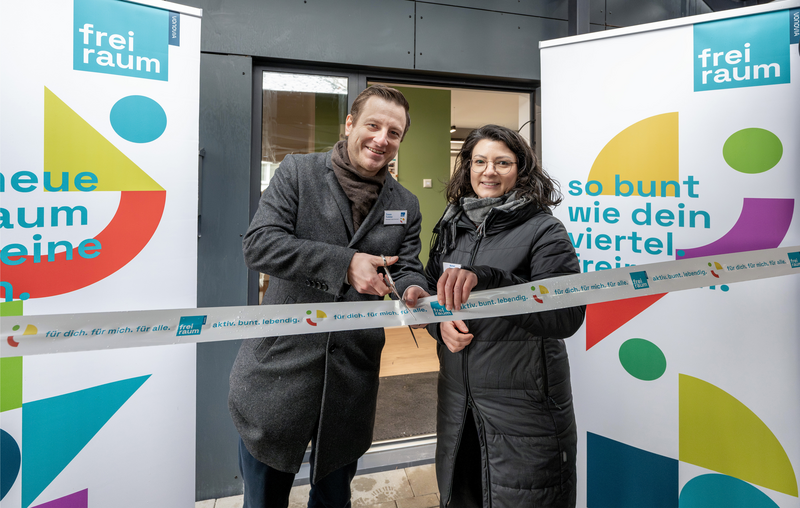 Vonovia_VorOrt's tweet photo. Freiraum für nachbarschaftliches #Engagement! In Wohlers Eichen in #Bremen haben wir von @Vonovia_SE den „freiraum“ eröffnet. Ab sofort steht er der Nachbarschaft zur Verfügung, um gemeinsame Projekte zu verwirklichen und den Gemeinschaftssinn zu stärken. @TimmTebbe https://t.co/Iumk2rtFZi