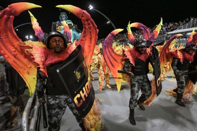 Gustavramski_'s tweet image. Lembram quando a escola de samba  retratou no carnaval policiais paulistas  como “demoníacos” e a cúpula inteira da instituição deu chilique!?
Pois é..
Nunca um enredo foi tão fiel a história 🤨