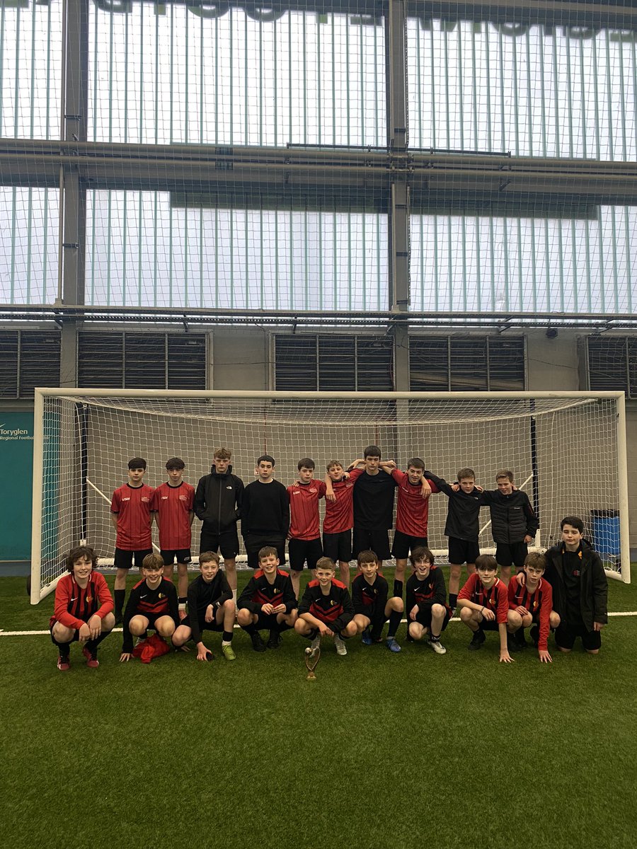 S1 + S2/3 Cupa na Nollaig 🎄

Adhartaich a-huile sgioba (4/4) bhon buidhean aice gun quarter finals, tri sgioba as na semi’s agus, thuair aon sgioba dhan final! ⚽️

Cuideachd, thòg an sgioba ÀS1 an tiotal airson a bhuannachadh LÌg ÀS1 am Foghar 🏆

<a href="/SGGArdsgoil/">Àrd-sgoil Ghàidhlig Ghlaschu</a> <a href="/FootballGlasgow/">GL Football ⚽️</a>
