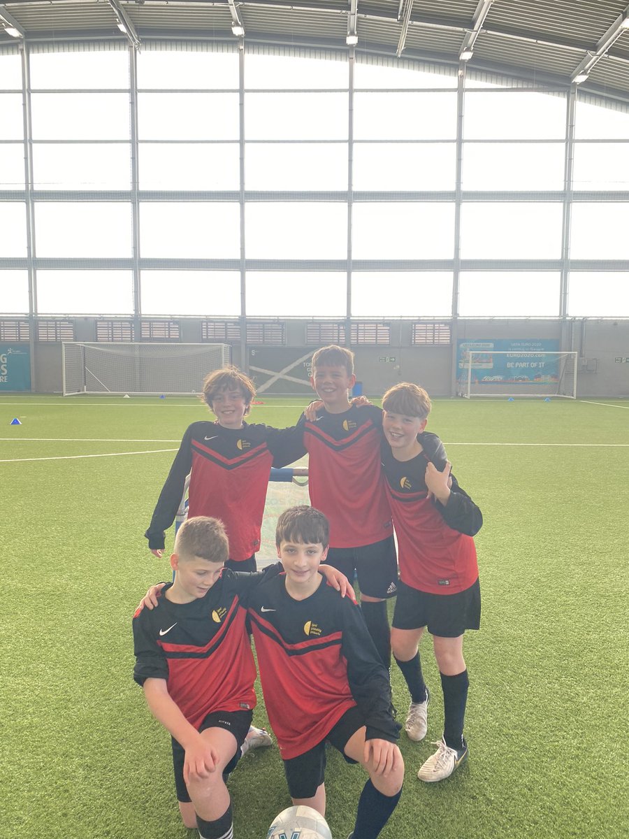MrMoranPhysEd's tweet photo. S1 + S2/3 Cupa na Nollaig 🎄

Adhartaich a-huile sgioba (4/4) bhon buidhean aice gun quarter finals, tri sgioba as na semi’s agus, thuair aon sgioba dhan final! ⚽️

Cuideachd, thòg an sgioba ÀS1 an tiotal airson a bhuannachadh LÌg ÀS1 am Foghar 🏆

@SGGArdsgoil @FootballGlasgow https://t.co/iVoZUVlE3F