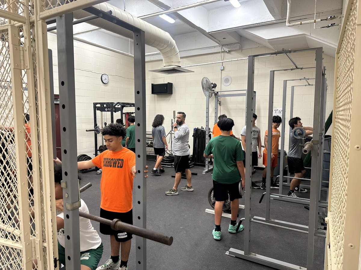 coachnmills's tweet image. Great to see the future of @WarrenNisd grinding in the offseason at @JordanNISD 🏃💨 #FightOn #WarriorNation @mattarrufat @AldacoMatt