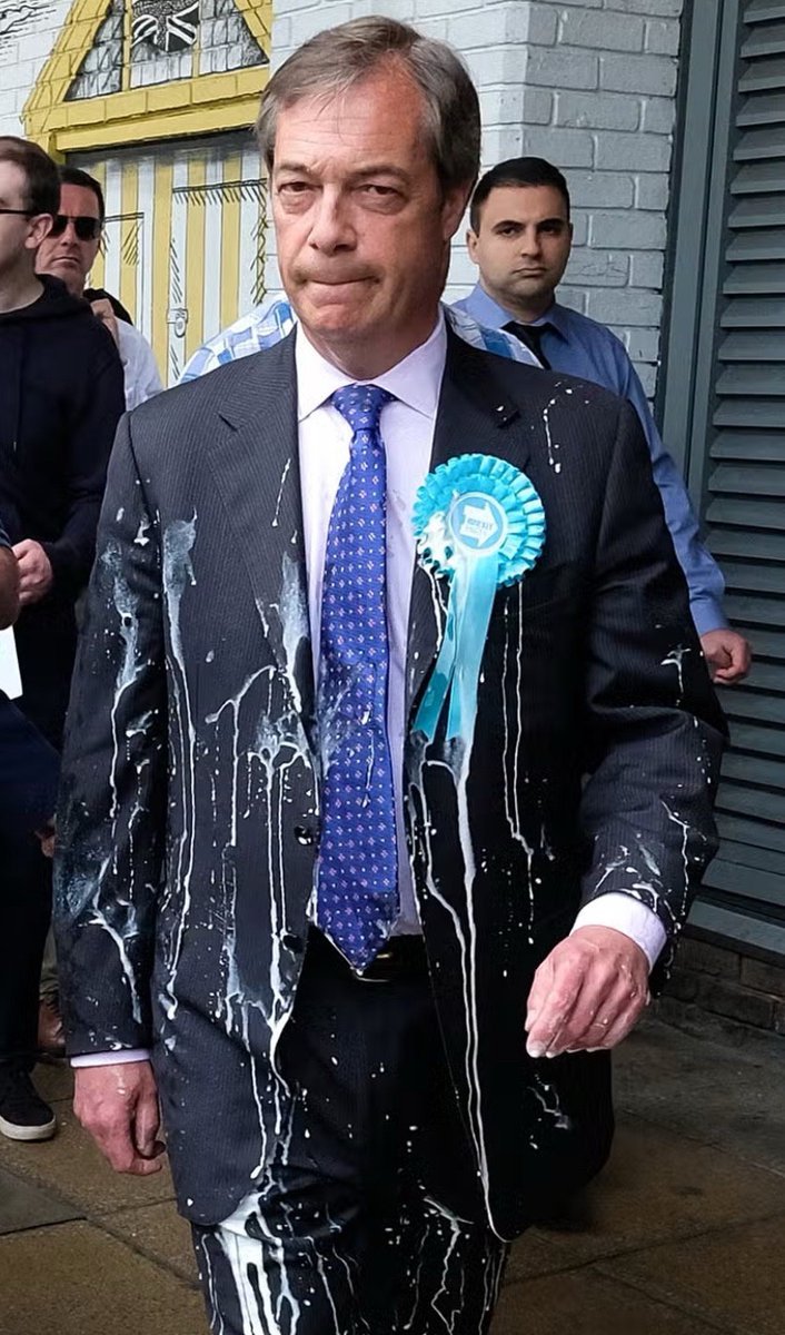 dave43law's tweet photo. Over excitement as young Reform males can't contain themselves knowing Tim Montgomerie has defected 🤣 https://t.co/D1iYrFTEtu