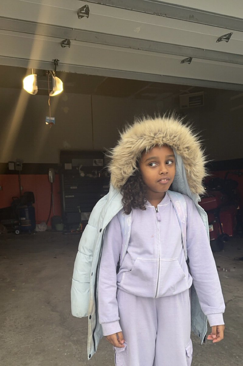 muudtaha's tweet photo. The way she put her coat on gave me flash backs from my childhood 🤣 https://t.co/9U83zoczb4