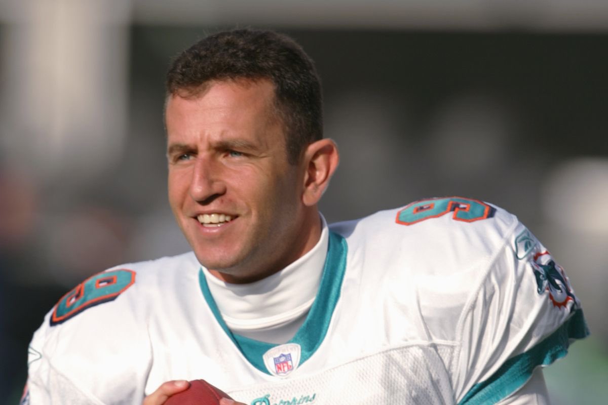 EliteMarino's tweet image. Through 59 starts with the Miami Dolphins:

Jay Fiedler: 
36-23 record
1 playoff win

Tua Tagovailoa:
36-23 record
0 playoff wins