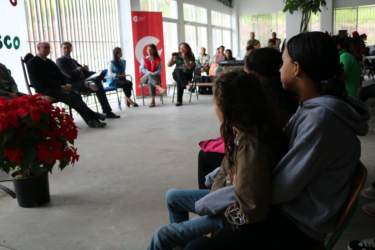AECID_Honduras's tweet photo. Con @AcoesHonduras inauguramos hoy el #CentroDeDesarrolloHumano al margen del Basurero Municipal de TGU,un espacio transformador en beneficio de 350 niñas/os en exclusión social.Con educación y salud reafirmamos nuestro compromiso con una Honduras +justa.📄https://t.co/6nuhrHwL3t https://t.co/nD5KtvCenL