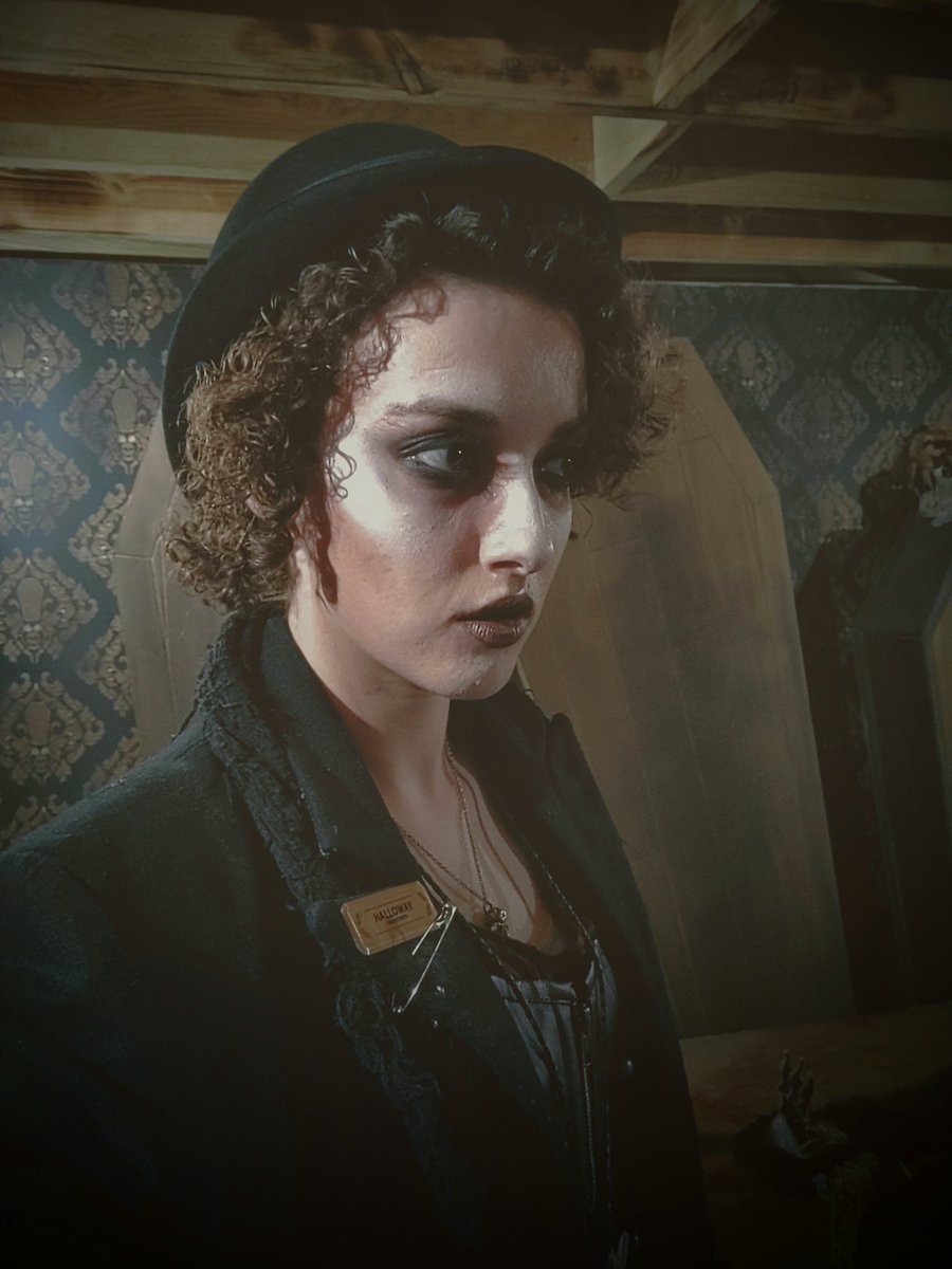 Winter, Pius and Halloway at <a href="/PhantomPeakUK/">PhantomPeakUK</a> 

❄️🧶⚰️