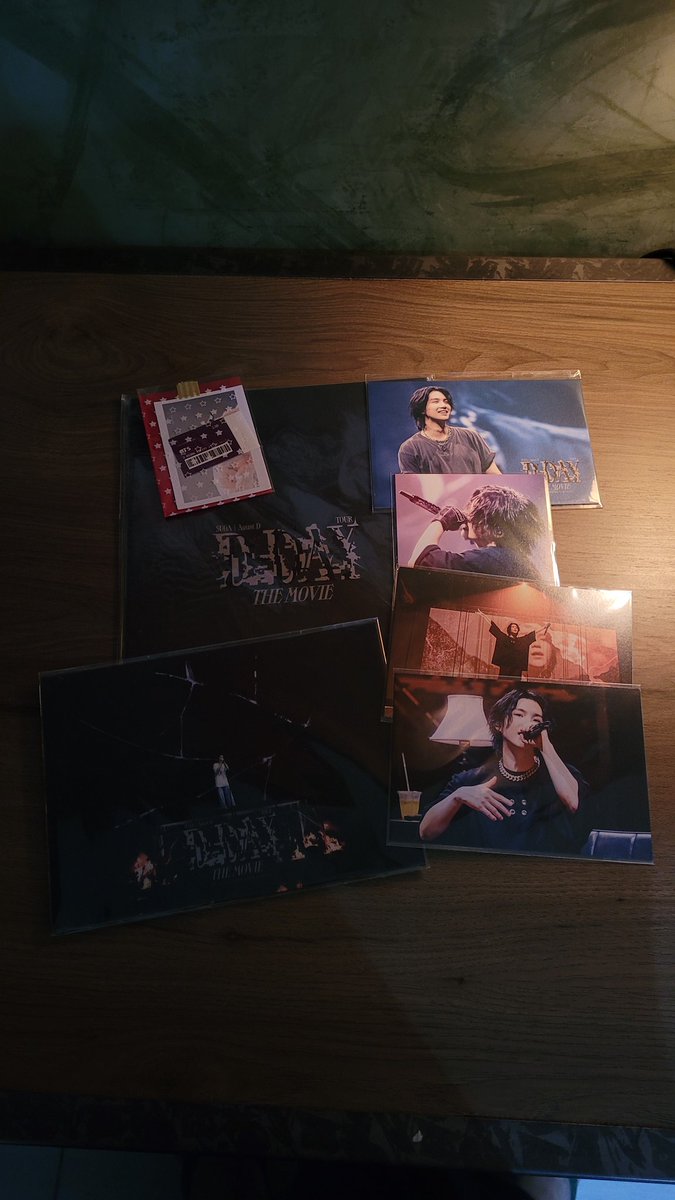 alayoongimin's tweet image. Feedback positivo para @morekstore por trazer meus merchs de D-Day e os postcards e lenticular da exibição do filme!! Eles são lindos demaaaaais, tô apaixonada!! Veio tudo direitinho e muito bem embalado, muito obrigada, More!! 💜💜💜