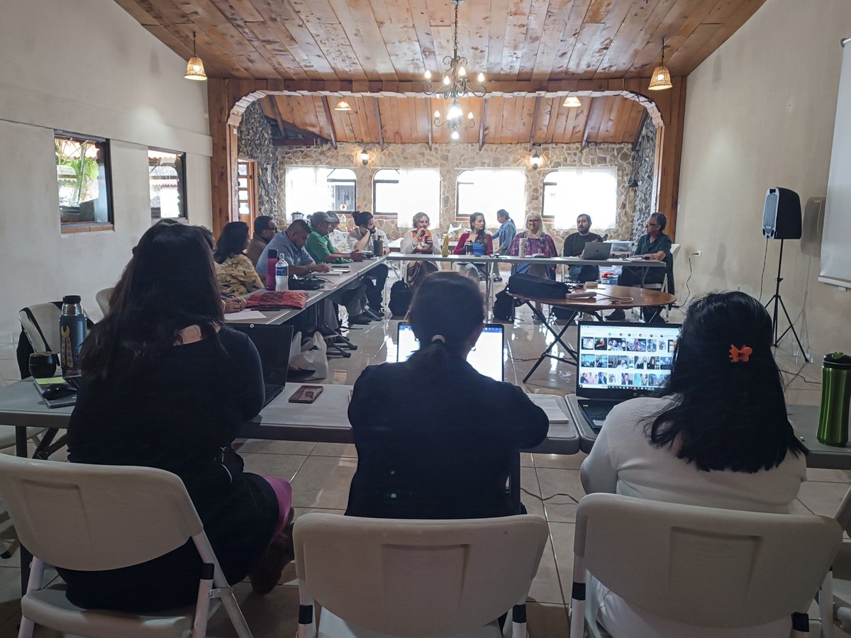 🇨🇷Conferencia políticas públicas para enfrentar las #FalsasSoluciones. En las negociaciones climáticas y de la biodiversidad avanzan las propuestas corporativas que no dan respuesta a las crisis, por el contrario profundizan el modelo de destrucción y violaciones de los #DDHH.