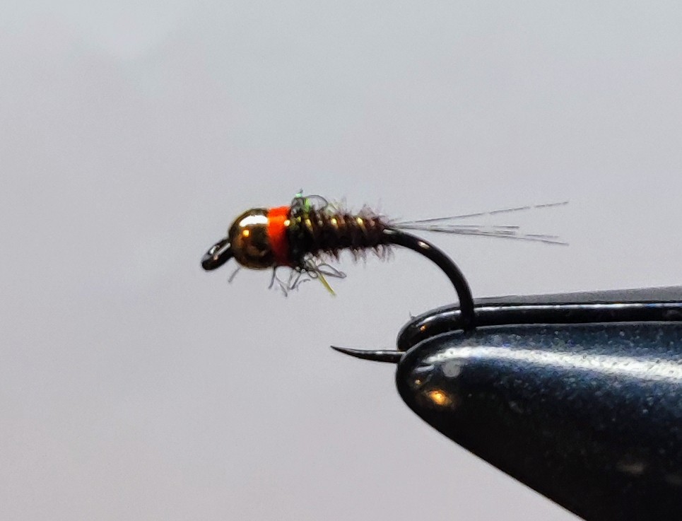 Testing my eyes with some top droppers 🧐 #flyfishing #guidedfishing #flyfishinglessons #flyfishinglife #flycasting #trout #browntrout #rainbowtrout #grayling #onthefly #flyfishingnation #outsidedays #salmon #seatrout #dryfly #nymph #Snowbee #flyfishinglife #river #stream #lake