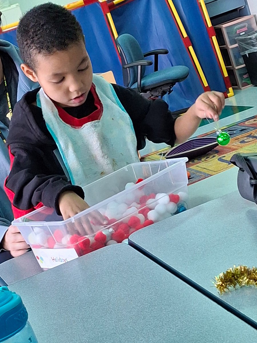 MsMoore50's tweet photo. Our first day engaging with our Holiday Sensory Bin. Needless to say, they had a lot of fun! #OnlyinLifeSkills #CrosBees #HarvardRising https://t.co/oBV90JXHN5