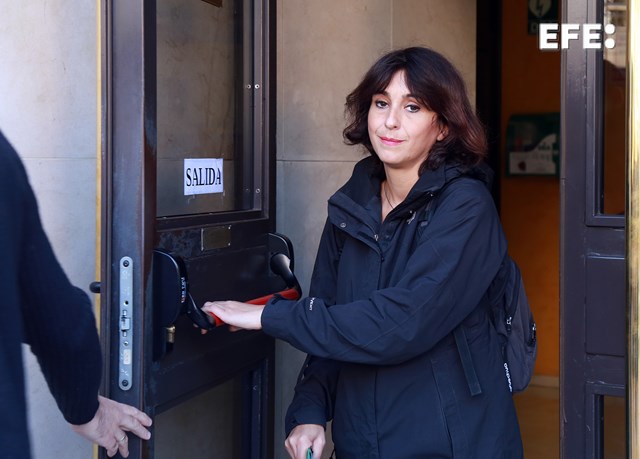 AbelPlata's tweet photo. -A Juana Rivas, la machacaron viva. 
-A Juana Rivas, le quitaron a sus hijos. 
-Juana Rivas llevaba razón. 

¿Y ahora, qué? https://t.co/zlFSxjs3Tt