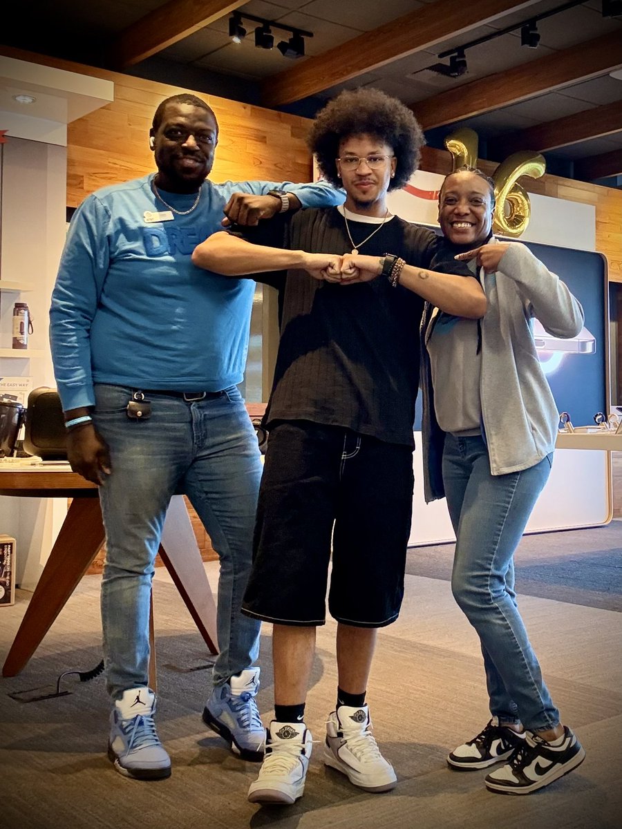 KingOfCultureT's tweet image. They said I know how to pick em, and they&apos;re right. Xavier&apos;s first month on the floor, he held the top spot. Proud of him. Presents solutions to customers and achieved a perfect 100% customer satisfaction % #TopPerformer #SalesChampion #ProudManager #TeamSuccess @NTX_Market