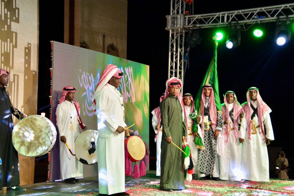 MOE_EPR's tweet photo. طلاب تعليم القصيم يشاركون في مهرجان الفلكلور الوطني الثالث بالمنطقة الشرقية بأداء لون "السامري" الموروث الشعبي الأصيل. https://t.co/vhOeA1Cy43