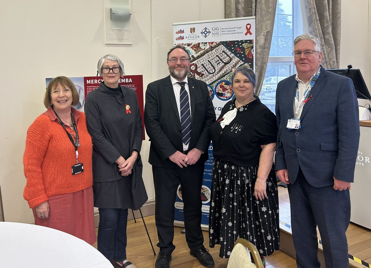 ValMorrisonProf's tweet image. Hosted a great World Aids Day event yesterday @BangorUni with @BCUHB and @FastTrackCities Cymru/North Wales colleagues. Event showcased the quilts made in educational workshops to address stigma and raise awareness of testing & treatment. #stigma #HIVAwareness #sexualhealth