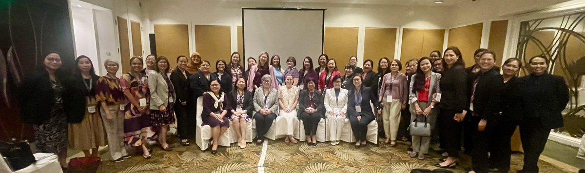 Ian S Soriano 🇵🇭 (@filipinosurgeon) on Twitter photo Inspiring talk by <a href="/UCSFCTSurgery/">UCSF Cardiothoracic Surgery</a> <a href="/UCSFSurgery/">UCSF Surgery</a> <a href="/FiedlerAmy/">Amy G. Fiedler, MD</a> at the #WomenInSurgery session <a href="/PhCollSurgeons/">PCS</a> after a heartfelt introduction by <a href="/pghneurosurgery/">UP PGH Neurosurgery</a> Kay Pioquinto and attended by an amazingly inspiring audience of Philippine Women surgeon pioneers, colleagues & trainees Inspiring talk by <a href="/UCSFCTSurgery/">UCSF Cardiothoracic Surgery</a> <a href="/UCSFSurgery/">UCSF Surgery</a> <a href="/FiedlerAmy/">Amy G. Fiedler, MD</a> at the #WomenInSurgery session <a href="/PhCollSurgeons/">PCS</a> after a heartfelt introduction by <a href="/pghneurosurgery/">UP PGH Neurosurgery</a> Kay Pioquinto and attended by an amazingly inspiring audience of Philippine Women surgeon pioneers, colleagues & trainees