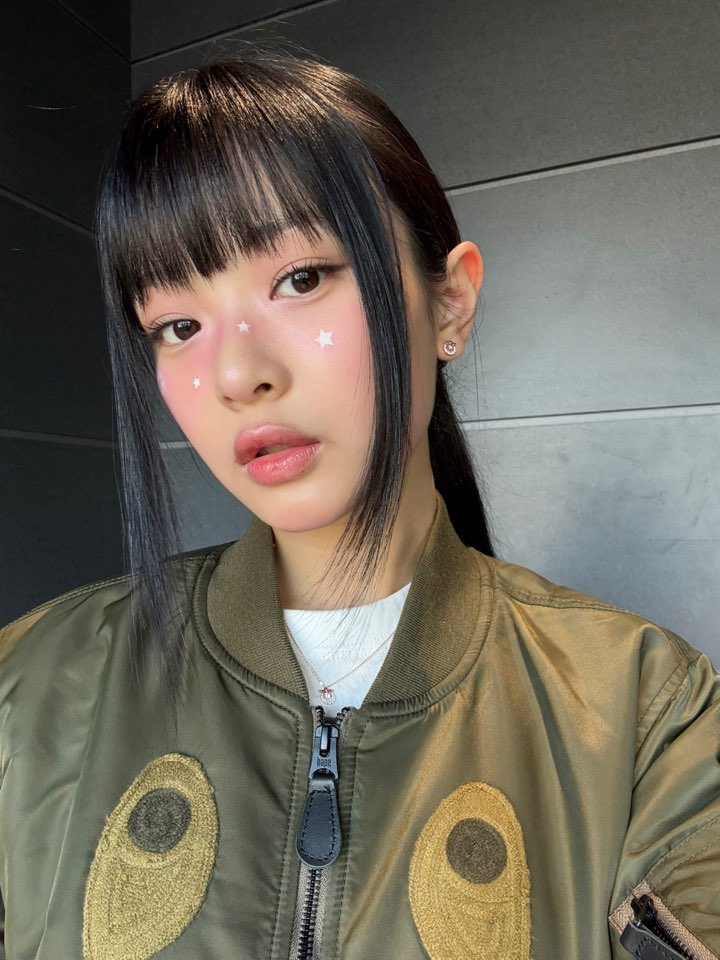 hanni looks tweet media