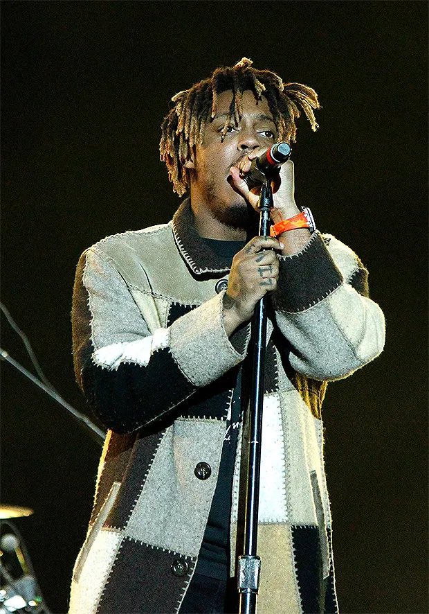Used to takin' substances, it's similar to suicide
Me or the pills, one's gotta go, you or I?
Everywhere I go, mind on overload, overdrive💔