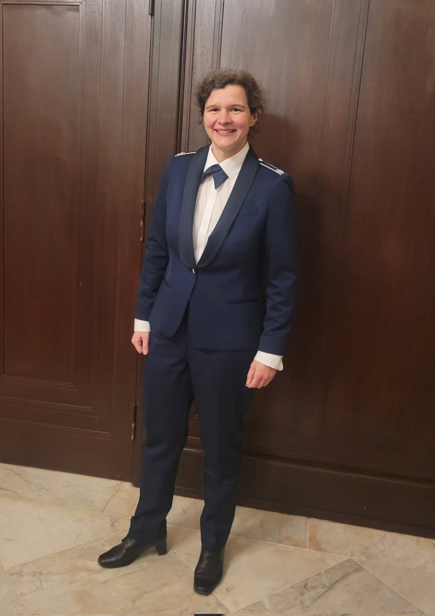 Karen *eine muss es machen* Haak tweet media