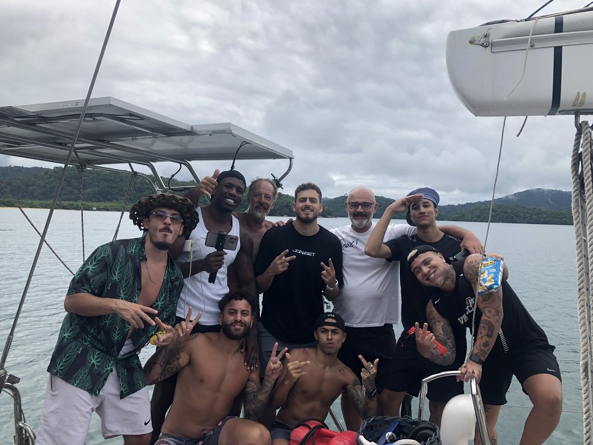 tota_ofc's tweet photo. q experiência foda hahah #bdj ❤️🛥️🌊🏝️ https://t.co/4XP2NZx28V