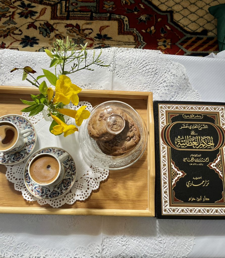 ammmna277's tweet photo. قال سيدى ابن عطاء الله السكندرى فى التنوير فى قوله تعالى: (وَأۡمر أَهۡلَكَ بِٱلصَّلَوٰةِ وَٱصطَبِر عَلَيهَا لَا نَسۡـٔلُكَ رِزۡقٗاۖ نحۡنُ نَرزُقُكَۗ وَٱلۡعَٰقِبَةُ لِلتَّقۡوَىٰ) أي قم بخدمتنا،ونحن نقوم لك بقسمتنا،وهما شيئان : شيء ضمنه الله لك،فلا تتهمه،وشيء طلبه منك ، فلا تهمله. https://t.co/dtvZhYR0yR