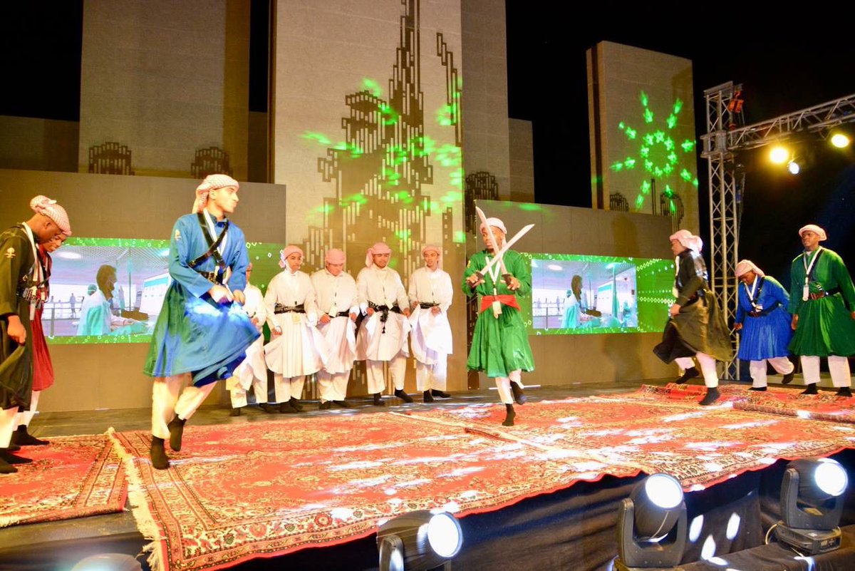 MOE_EPR's tweet photo. في مهرجان الفلكلور الوطني الثالث بالمنطقة الشرقية؛
طلاب تعليم جدة يبدعون في استعراض فن "الخبيتي" الذي يجمع بين الإيقاعات المتناغمة والأزياء التقليدية الزاهية. https://t.co/QbrgBMc01z