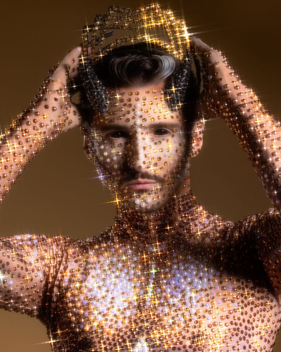 voteyell0w's tweet photo. i love my father 🩶 he slayed the finale as well as the whole season #dragula https://t.co/OfMNNyjP79