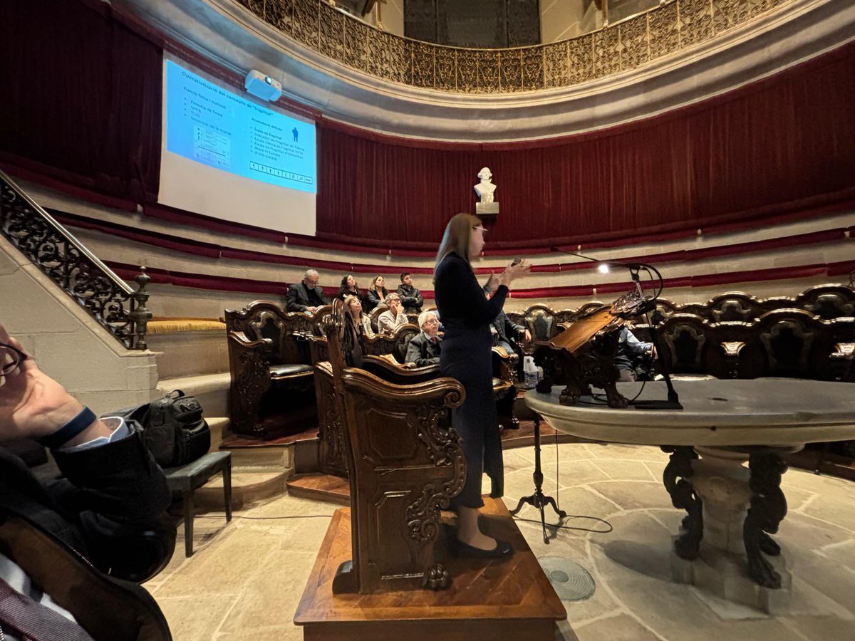 silfhomer's tweet image. Hoy la dra.Mercè Prieto, anestesióloga de la @FPuigvert , ha realizado una ponencia sobre su tesis doctoral “Fragilitat, Anestèsia i complicacions”en la Reial Acadèmia de Medicina de Catalunya. Moltes felicitats Mercè!!!