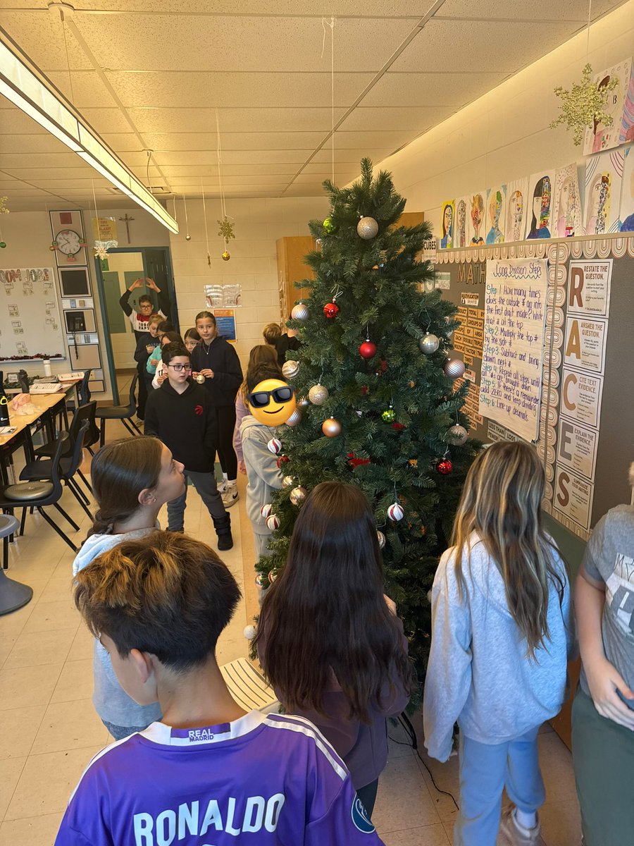Decorating the class Christmas tree! 🤍🎄