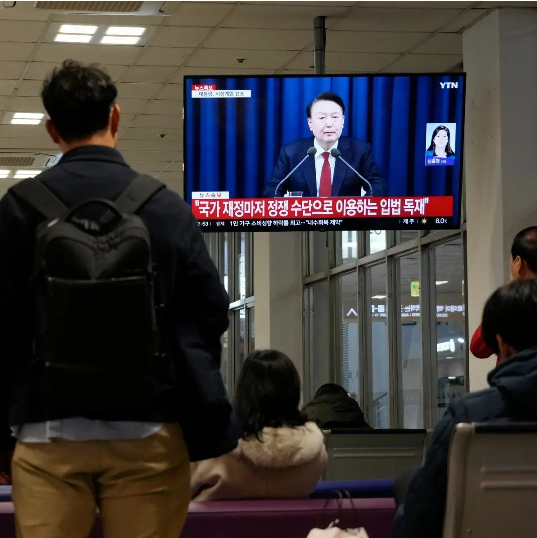 JerryDaddy65668's tweet image. #recentdevelopment ⚡ President Yoon Suk Yeol of South Korea on Wednesday morning lifted the emergency martial law declaration he had imposed the night before, bowing to pressure by lawmakers and protesters after his audacious attempt to overcome the political deadlock that has…