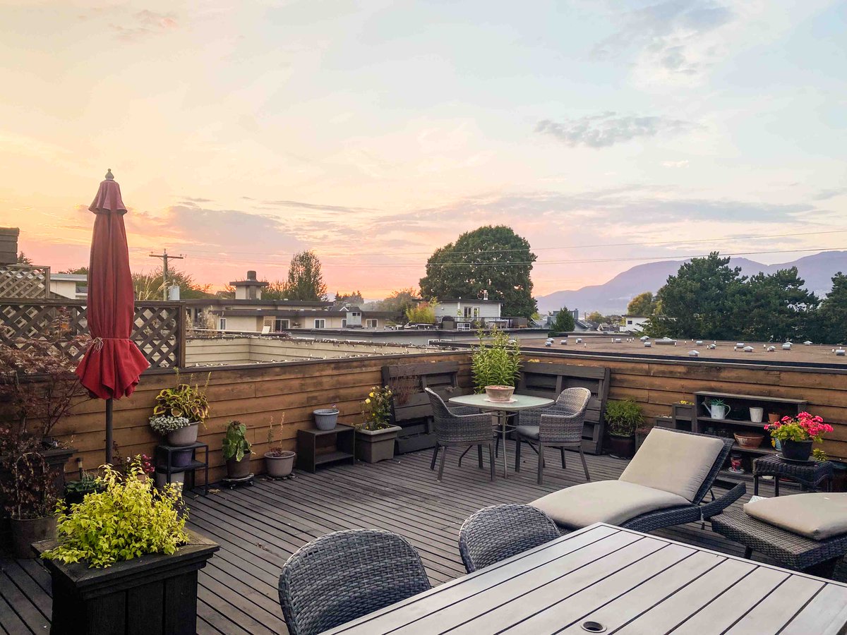 NaomiMorrison's tweet photo. Ever dream of owning a Kits condo with an Enormous deck? Make your dream come true with my latest listing!   Priced under assessed value, some lucky buyer is going to be very happy in this light-filled gem in Vancouver's most walkable neighbourhood!
https://t.co/WciIiBmesp https://t.co/dlnFcOPai5