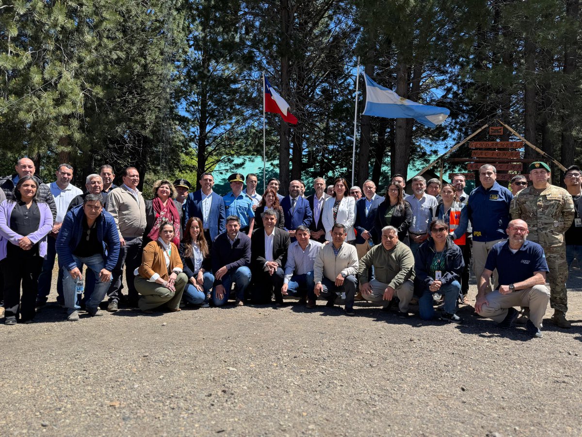 Mingabinetenqn's tweet photo. APERTURA DEL PASO INTERNACIONAL PICHACHÉN 
Fortalecemos vínculos con nuestro hermano país de Chile, a través del turismo, el comercio y el desarrollo de la economía. Queremos que vengan a conocer los atractivos, la cultura y la gastronomía, junto a la belleza de nuestros lugares. https://t.co/y4uYQmi4GB