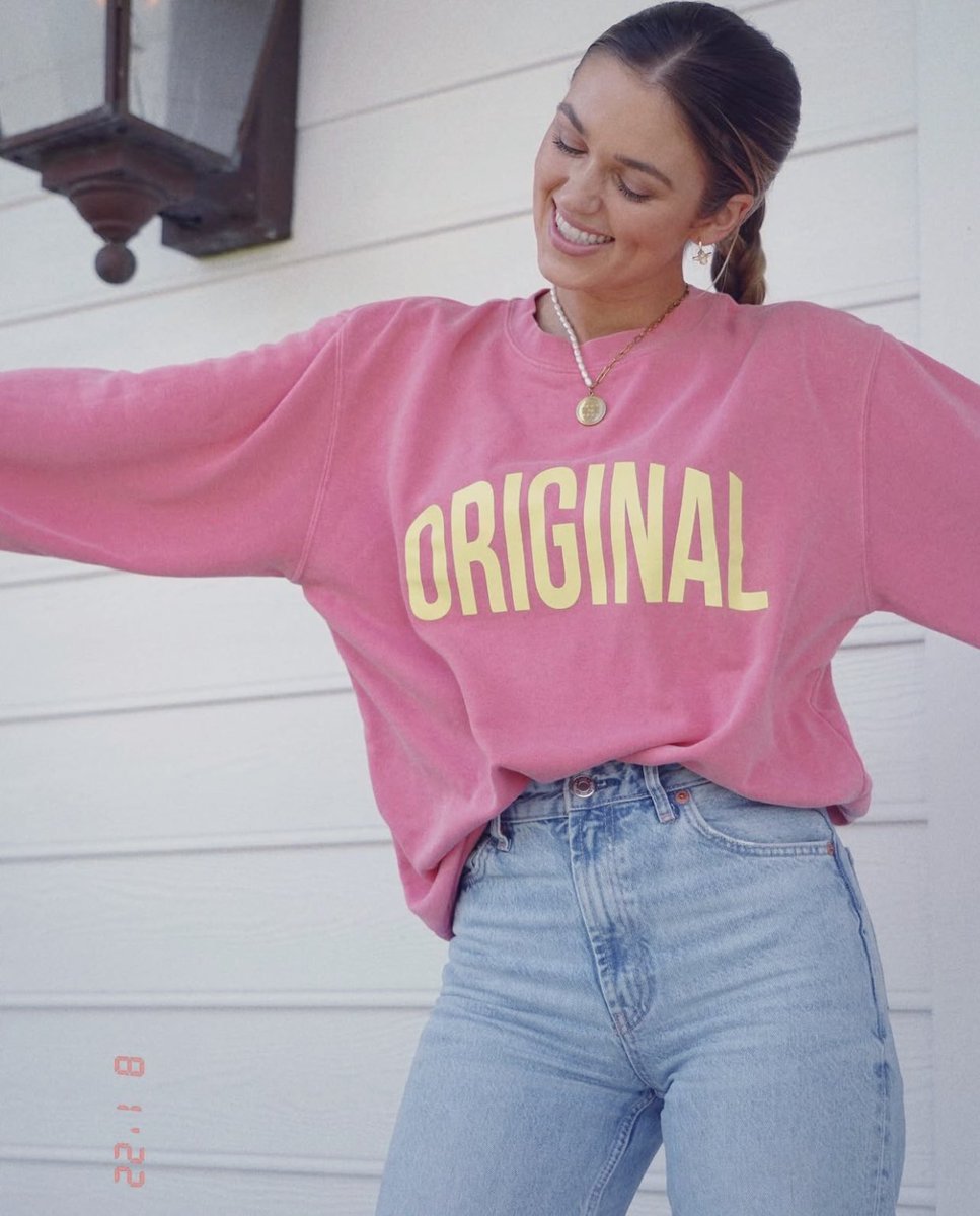 graciouslegacy's tweet photo. Sadie Carroway Robertson.

[1997. Gemini. Heterosexual. Author. Podcaster. Public Speaker. Ships with Chemistry. Literate. Descriptive. Friendly Writer.] https://t.co/j70siZ3w8q