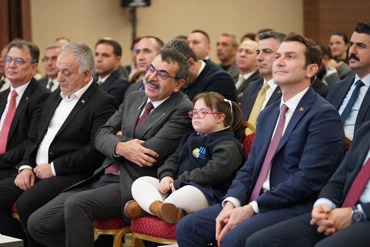 tcmeb's tweet photo. Bakan @Yusuf__Tekin, 3 Aralık Dünya Engelliler Günü’nde “Bütünleştirici Eğitim Modülleri Tanıtım Programı”nda Özel Öğrencilerle Bir Araya Geldi

“Özel gereksinimli evlatlarımızın bedensel, duygusal, bilişsel, sosyal, kültürel gelişimlerini destekleyerek yaşam kalitelerini yükseltmek, onların toplumsal hayatın her alanında diğer bireylerle eşit haklarla bağımsız ve aktif olarak katılımlarına imkân sağlamak için çalışmalarımızı sürdüreceğiz.”

👉🏻 https://t.co/HMI6lrGTkd